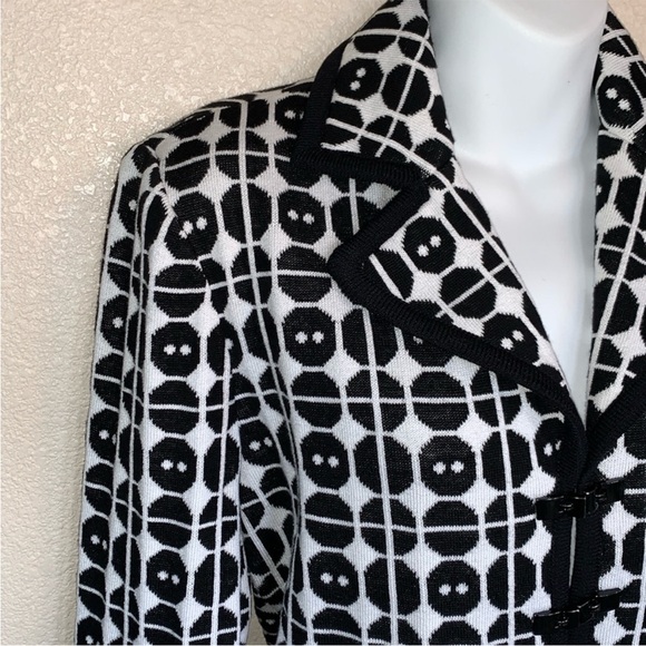 ST JOHN Collection cropped knit jacket, black/white geometric pattern - Picture 4 of 11